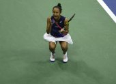 Leylah Fernández de Canadá reacciona tras vencer a Aryna Sabalenka de Bielorrusia en el Abierto de Estados Unidos que se celebra en Flushing Meadows, Nueva York (EE.UU.), hoy 9 de septiembre de 2021.