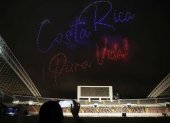 Vista de un mensaje sobre Costa Rica formado por 500 drones manejados por la empresa Intel, durante el cierre de los festejos del bicentenario de la independencia, el 15 de septiembre de 2021 en San José (Costa Rica).