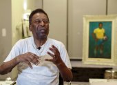 Imagen de archivo del exfutbolista brasileño Edson Arantes do Nascimento, Pelé, habla en entrevista con Efe en el museo Pelé, en Sao Paulo (Brasil).