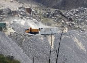 Pomasqui. Hay maquinaria operando en la cantera.