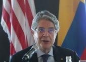 Fotografía cedida que muestra al presidente de Ecuador, Guillermo Lasso, hoy lunes durante una reunión en Nueva York. Lasso dedicó su primera jornada en N.Y. a reuniones con inversores y analistas, a los que trató de convencer del cambio registrado en su país y el nuevo aperturismo que enarbola.