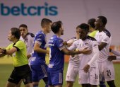 Los jugadores de Liga de Quito y Emelec protagonizaron un problema tras el encuentro del domingo