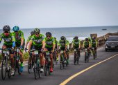 La prueba, pese a que se desarrolla en la Costa, presenta exigentes puertos de montaña para los ciclistas profesionales, master, amateur y aficionados.