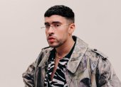 Fotografía cedida por Rimas Music donde aparece el cantante urbano puertorriqueño Bad Bunny que aspira a desbancar este jueves a su compatriota Ozuna como el artista con mayor número de galardones cosechados en una gala de los premios Billboard de la Música Latina