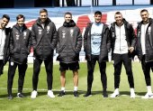 Los jugadores de la selección uruguaya reconocieron la cancha del estadio Gran Parque Central, donde serán locales ante Colombia.