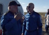El actor William Shatner, que encarnó al capitán Kirk en la serie de ciencia ficción Star Trek, viajó este miércoles al espacio a bordo del cohete New Shepard, desarrollado por la compañía Blue Origin, del multimillonario Jeff Bezos.