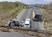 Ha colapsado un puente en el sector Colón-Quimis, en la vía Manta-Jipijapa (Manabí).