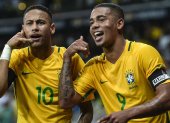 Neymar (i) y Gabriel Jesús comandarán la ofensiva de la selección brasileña.