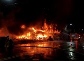 El fuego apareció en horas de la madrugada de ayer y muchas personas estaban descansando.
KAOHSIUNG BUREAU HANDOUT/ EFE