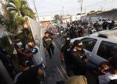Dos guardias de seguridad resultaron heridos de bala. El hecho ocurrió la tarde de este jueves 14 de octubre de 2021, aproximadamente a las 15:45 en el Trinipuerto, al sur de Guayaquil.