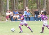Las niñas y adolescentes que forman parte del torneo muestran fecha a fecha su destreza con el balón.