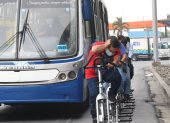 14-10-2021- Los choferes de buses y taxis viven la experiencia de lo que es ser ciclista