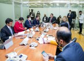 Parte de la Comisión de Fiscalización sesión presencialmente en la sede del Legislativo.