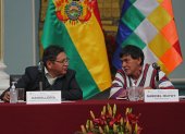 El secretario técnico del Filac, el colombiano Gabriel Muyuy (d), y el vicecanciller boliviano, Freddy Mamani Machaca, presentan la decimoquinta Asamblea General del Fondo para el Desarrollo de los Pueblos Indígenas de América Latina y el Caribe (Filac), hoy, en La Paz (Bolivia). Los efectos de la pandemia de la covid-19 y el desplazamiento de los pueblos originarios fuera de sus territorios serán motivo de análisis en la decimoquinta Asamblea General del Fondo para el Desarrollo de los Pueblos Indígenas de América Latina y el Caribe (Filac) que se celebrará en Bolivia esta semana. EFE/ Martin Alipaz