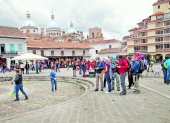 Turistas llegaron desde el viernes pasado a Cuenca. Otros separaron hotel para hoy.