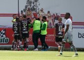 Los jugadores de Mushuc Runa celebran tras el único gol del partido, anotado por Bagner Delgado.