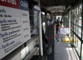 Movilidad. Con carteles se anunciaba ayer la nueva tarifa del transporte.