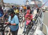 CICLISTA PEDALEARON HASTA EL PUENTE QUE UNE SANTAY CON GUAYAQUIL EN PROTESTA PARA QUE NO TUMBEN EL PUENTE 6 DE NOVIEMBRE DEL 2021 GUAYAQUIL-ECUADOR