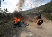 Manifestantes bloquean una vía durante las movilizaciones en Ecuador el pasado mes de octubre.