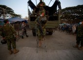 Militares ecuatorianos llegan a la Penintenciaría del Litoral, en Guayaquil (Ecuador), tras una violenta masacre el pasado sábado que dejó 68 reos muertos, en una fotografía de archivo.