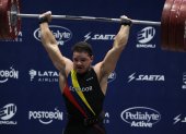 Iván Escudero, pesista ecuatoriano, demuestra su fortaleza y técnica en Cali, donde ganó una medalla de oro en los Juegos Panamericanos Junior.