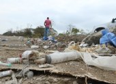 Botadero. En la avenida 64 N-O de la cooperativa Janeth Toral está ubicado el basurero improvisado, donde se puede observar claramente deshechos hospitalarios.