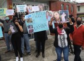 Protesta. Familiares de Chérrez realizan plantones para que el caso de la mujer no quede en la impunidad.