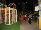 Estos objetos acompañarán al árbol de 7 metros en el malecón.