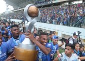 La última copa que levantó Emelec fue en el 2017 tras vencer 2-0 al Delfín de Manta en el estadio Jocay. Este año espera volver a vivir esta alegría.