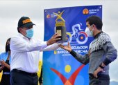 La tradicional prueba ciclística, por segundo año consecutivo, rinde homenaje a Richard Carapaz.