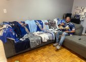Javier Redrován, hincha de Emelec que tiene una amplia colección de camisetas del Bombillo.