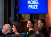 El Rey Carl XVI Gustaf, la Reina Silvia, la princesa Victoria y el príncipe Daniel, durante la ceremonia de entrega de los premios en Suecia.