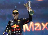 Verstappen gana el Mundial más emocionante en la última vuelta del campeonato.