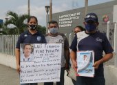 Plantón. En 2020, familias llegaron hasta los exteriores de Criminalística y Medicina Legal para exigir los cuerpos.
