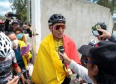 Wilson Haro ofrece declaraciones a la prensa luego de adjudicarse campeón tras la última etapa de la XXXVIII Vuelta Ciclística al Ecuador