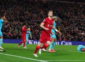 El Liverpool-Newcastle se jugó la tarde de este jueves 16 de diciembre con los graderíos llenos. Hay tres contagiados en los Reds.