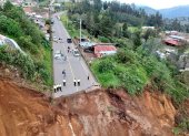 Afectados. El COE cantonal está recabando información sobre los daños en la carretera Chimbo - El Cristal.