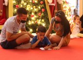 Acciones. Las fiestas decembrinas regresaron con fuerza este año en la ciudad, y sus protagonistas fueron las familias que se dieron tiempo para escribir cartas, fotografiarse junto árboles o pesebres. Los niños fueron los más entusiasmados.