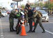 Controles El cuerpo militar se encargará de apoyar en los controles; en el exterior de la cárcel y en las calles con la Policía Nacional.