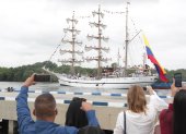 Fotografía cedida por la Secretaría General de Comunicación de la Presidencia (Secom) que muestra la partida del buque escuela de la Armada ecuatoriana, "Guayas", hoy, en Guayaquil (Ecuador).