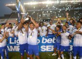Del equipo que quedó campeón de la Serie B se renovó a la mitad de la plantilla. Fernando Hidalgo (c) sigue en el club.