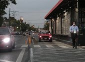 Infracción. Vehículos de todo tipo, además de ciclistas y conductores en scooters invaden y recorren el carril, sin inmutarse. Lo hacen a cualquier hora.