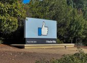 La señal del dedo arriba en las instalaciones de Facebook en Menlo Park, California, en una fotografía de archivo.