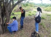 Momentos en que se procedía a colocar cámaras en Bosque Proyector Bosqueira.