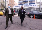 La directora del Sercop, María Sara Jijón, saliendo de la Fiscalía de Pichincha.