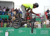 Jonathan lleva más de una década en la práctica del BMX Freestyle, donde ha incluso logrado títulos en campeonatos mundiales.