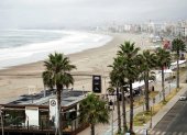 Las playas chilenas estuvieron desoladas el sábado ante el temor a tsunamis
