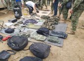 Evidencias. Los militares decomisaron gran cantidad de municiones, mochilas, uniformes de armados.