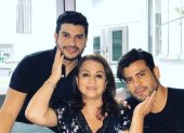Con su madre Nachita y hermano, Pablo.