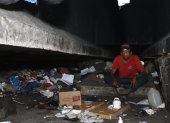 Algunos indigentes viven bajo los puentes